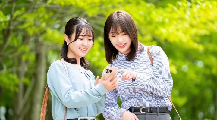 暮らしには電気が必要なことがわかるリビングの画像